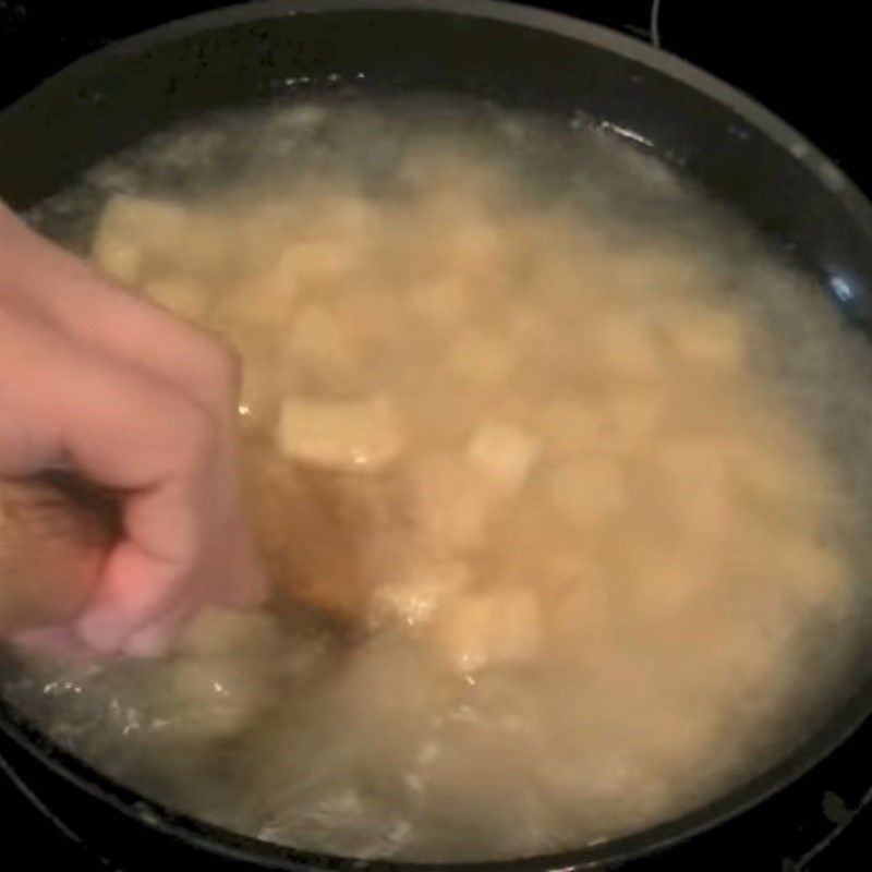 Bước 3 Nấu canh Canh khoai tây chay