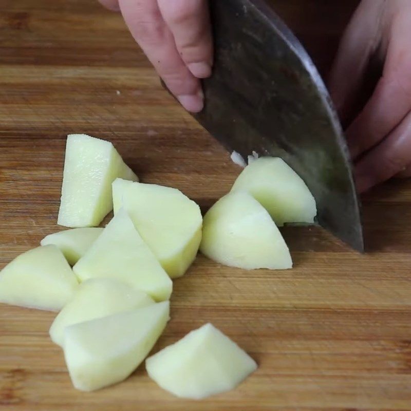 Bước 1 Sơ chế nguyên liệu Canh khoai tây đậu phụ