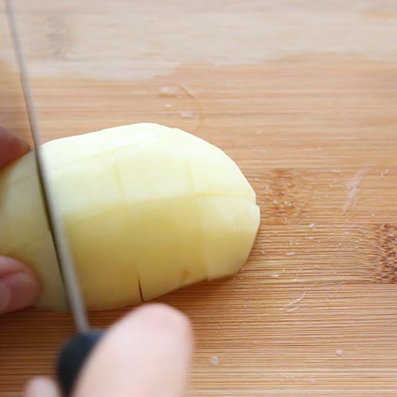Bước 1 Sơ chế nguyên liệu Canh khoai tây rau chân vịt